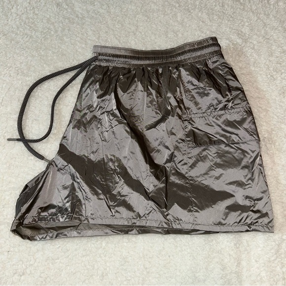 Aerie Offline Metallic Pocket Windbreaker Shorts Gray XL NWT - Picture 1 of 4